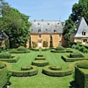 Le manoir d'Eyrignac, en Dordogne, enrichit son offre dédiée aux entreprises. Ici, l'Orangerie.
