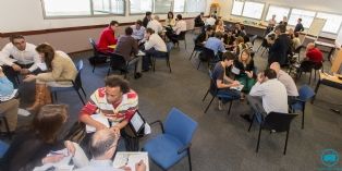 Un workshop rassemblant bénévoles de Dell et jeunes patrons de start-up