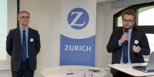 Un responsable Zurich France (à droite) et l'un de Diot, partenaire de l'assureur, lors de l'un des milliers de rendez-vous