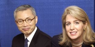 W.Chan Kim et Renée Mauborgne, enseignants à l'INSEAD et auteurs de la Stratégie Océan Bleu