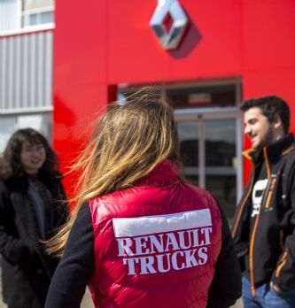 Ressources humaines : Les concessionnaires convaincus par l'école des ventes de Renault Trucks