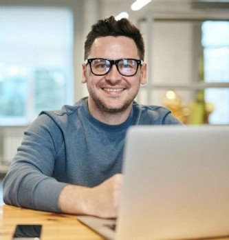 PC, vidéoprojecteur, <span class="highlight">CRM</span> : top 5 du matériel indispensable aux commerciaux en 2024
