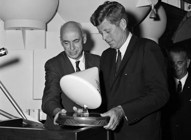 Robert Gilruth et John Kennedy.